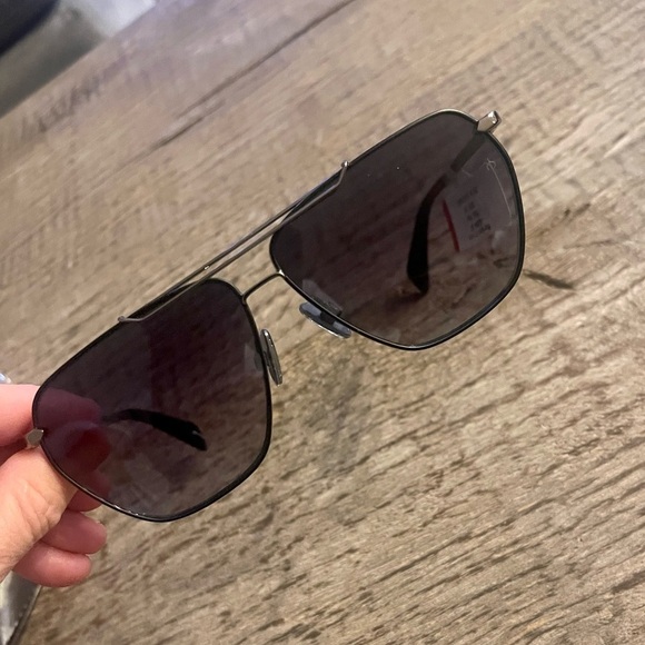 Rag & Bone Polygonal Aviator Sunglasses in Black. - Picture 9 of 10